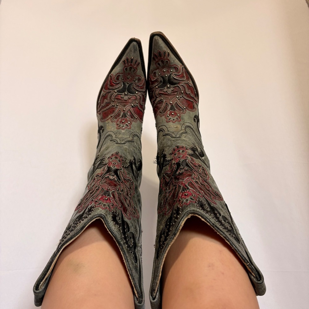 Corral Stunning Grey cowboy boots with red embroidered and studded detailing